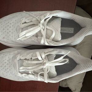 Hoka Clifton 9 Wide Sneakers